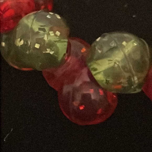 6” red green beaded stackable stretch bracelet with 32 beads - Picture 6 of 8